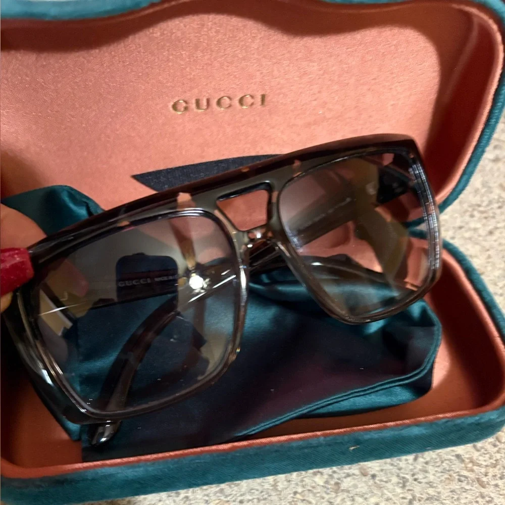 Gucci Tortoiseshell Brown and Black Oversized Shield Sunglasses - Picture 6 of 7